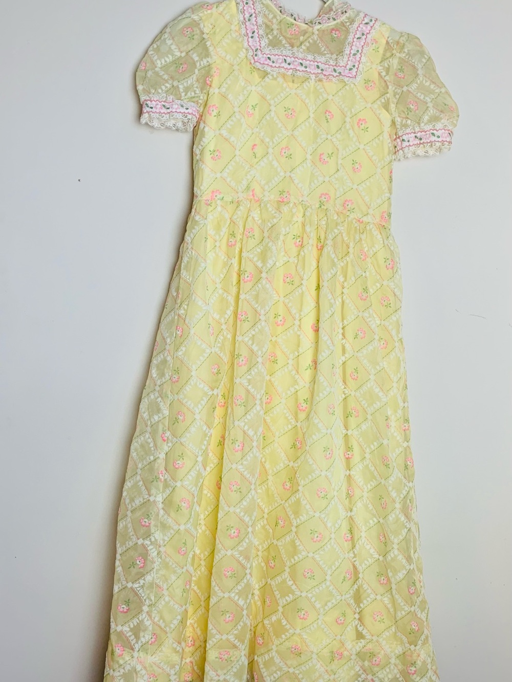 STUNNING Vintage 1950’s 60’s Girls' HANDMADE Yellow Floral Lace-Trim Dress